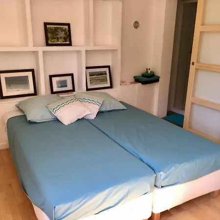 Bed,kitchen And Swimming Pool Esterel Bed & Breakfast 2*