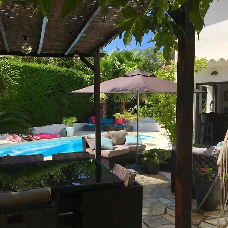 Bed,kitchen And Swimming Pool Esterel Bed & Breakfast 2*