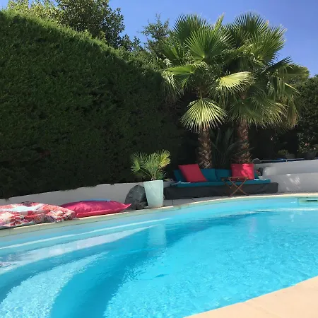 Bed,kitchen And Swimming Pool Esterel Bed & Breakfast