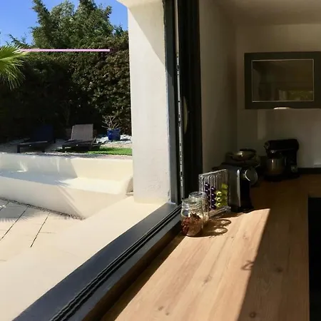 Bed,kitchen And Swimming Pool Esterel Bed & Breakfast 2*