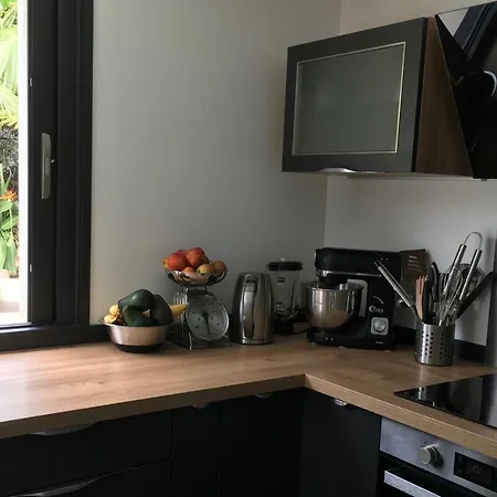 Bed,kitchen And Swimming Pool Esterel Bed & Breakfast 2*